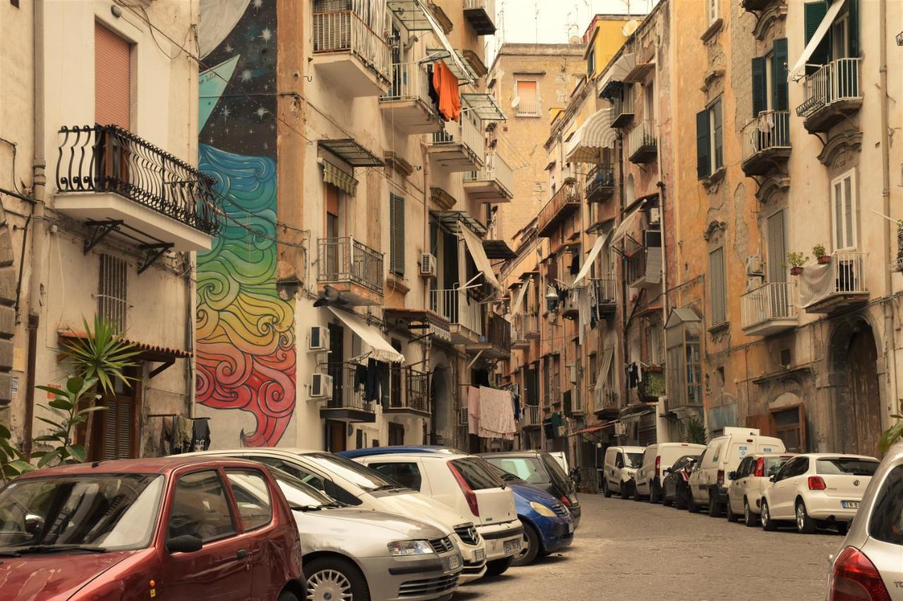 Corno Napoletano Free Parking For Small Cars Only Nápoles Exterior foto